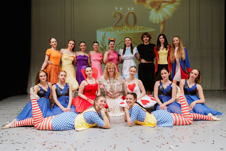 Solisti s kostumografinjo Alenko Požar -foto-b.lencek-340